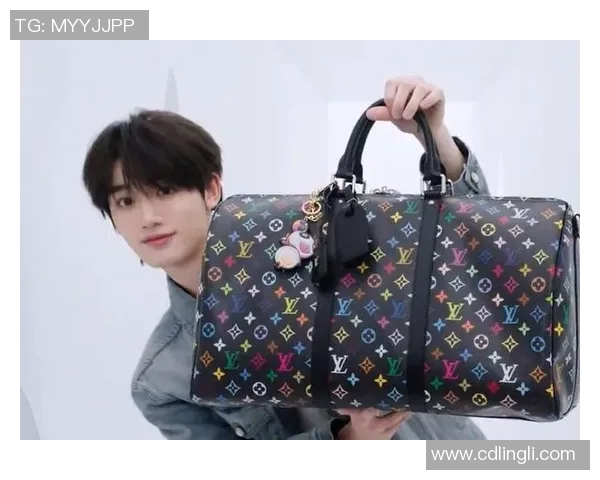 时尚与运动的完美结合足球明星大挎包LV引领潮流新风尚 时尚与运动的完美结合足球明星大挎包LV引领潮流新风尚