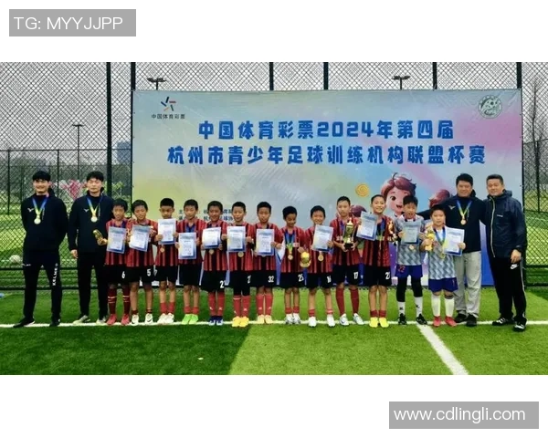 杭州足球队战术创新引领潮流助力球队排名新高 杭州足球队战术创新引领潮流助力球队排名新高